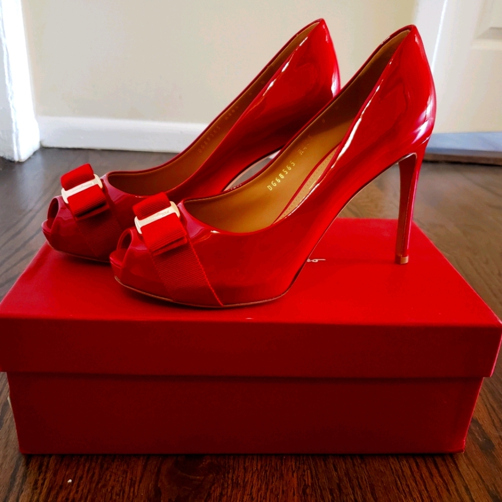 Ferragamo Plum Bow Pump